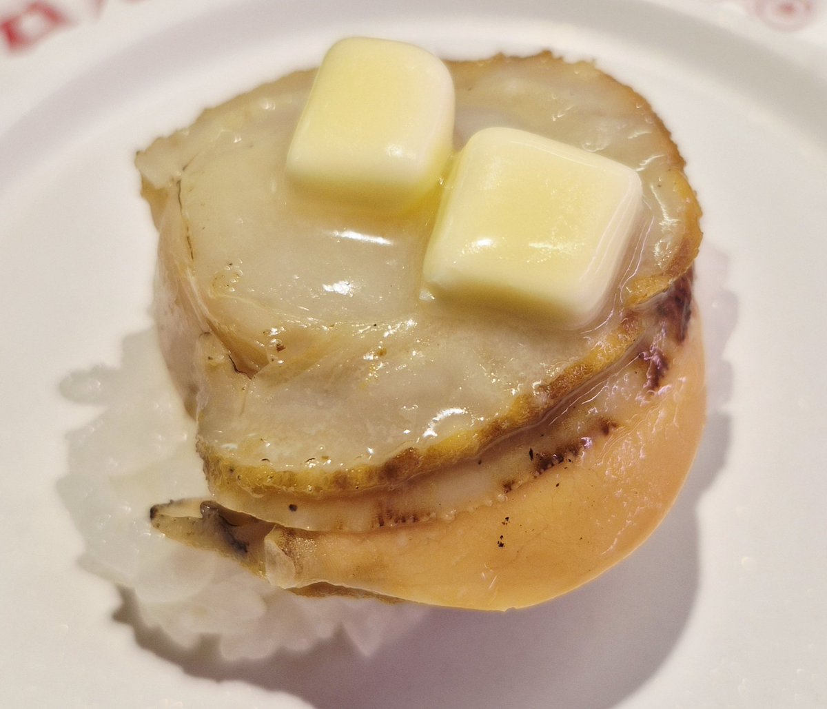 furukawaozisan's tweet photo. 握り
炙り帆立バター醤油

帆立にバターに醤油...最強の組み合わせです😋🍴💕
#スシロー南池袋店 https://t.co/8ZbtD1PDNU