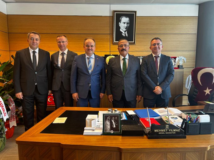 megahaberresmi's tweet photo. ERDİNÇ AVŞAR’DAN TÜRKİYE NOTERLER BİRLİĞİ’NE ZİYARET

Hukuk İşleri Genel Müdürü Erdinç Avşar, Türkiye Noterler Birliği Başkanı Fulya Uysal Güler ve Genel Sekreter Mehmet Yılmaz’a hayırlı olsun ziyaretinde bulundu.

@Higm_Adalet @NoterlerBirligi https://t.co/4D9Qm3xGYY https://t.co/FDYMmelxrf