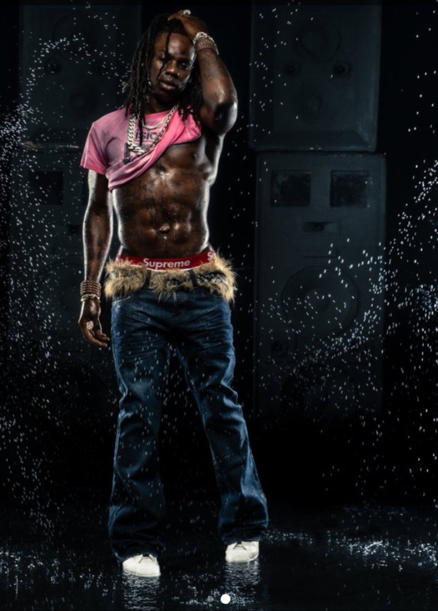 dee_lb01's tweet photo. @heisrema please drop this album and come and save us from this o papa traumatized song by ice king 😭🙏 https://t.co/NxeSRCX2he
