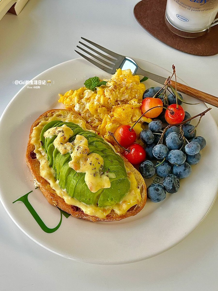 walkw163039's tweet photo. Lunch hit different today: fluffy scrambled eggs, fresh cherry tomatoes and a warm avocado toast. So simple yet so satisfying! https://t.co/9HIwxLDmcJ
