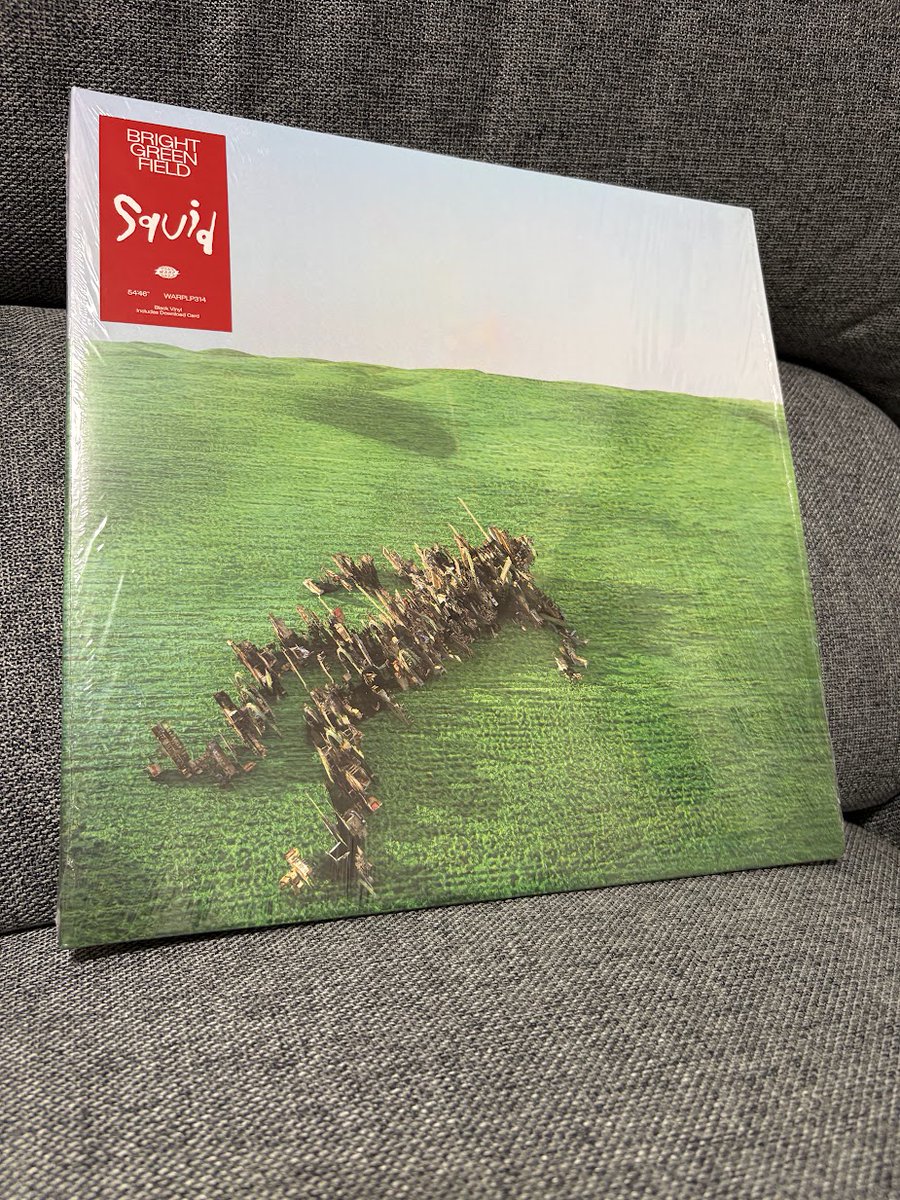 kazuo528's tweet photo. ディスクユニオンで何気に買ったSquidのデビュー作『Bright Green Field』。 
軽い気持ちで針を落としたら凄まじくて衝撃を受けた……！
これぞまさに唯一無二。
レコード盤で買えて大正解だった。 https://t.co/7M654iCf1n