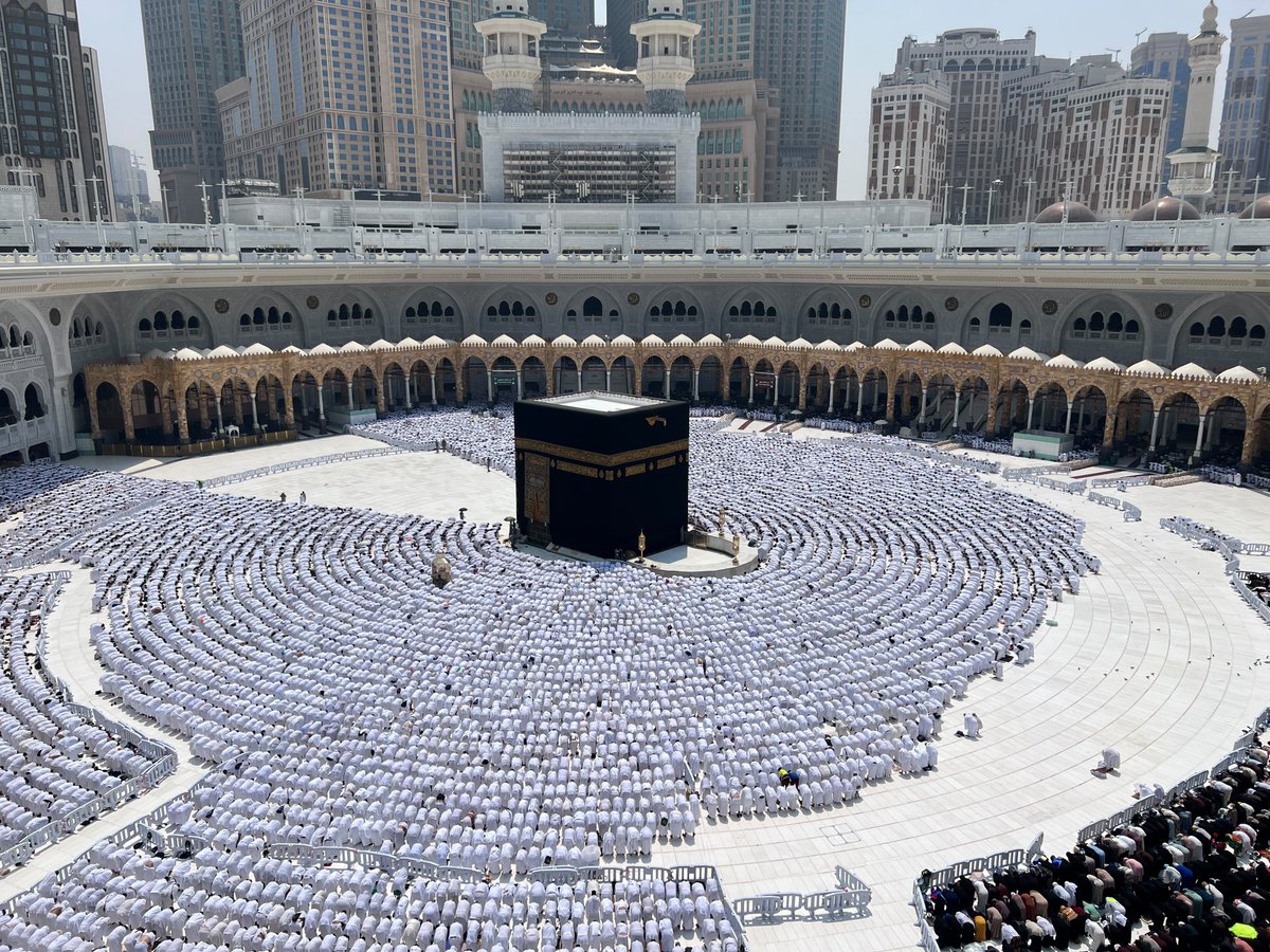 makkahregion's tweet photo. #صور
 جموع المصلين في #المسجد_الحرام
يؤدون صلاة #الجمعة
وسط منظومة متكاملة من الخدمات
.
#إمارة_مكة https://t.co/Ro0H9FsNch