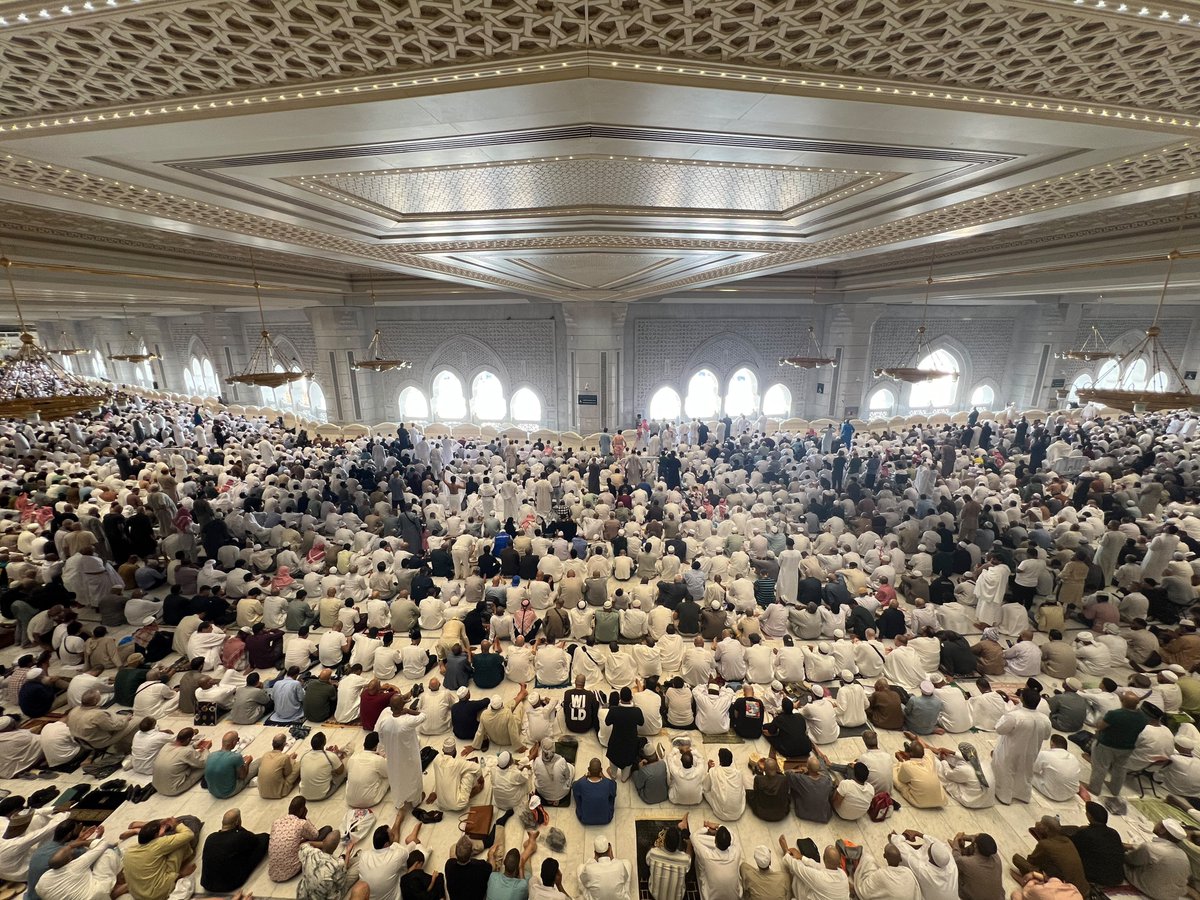 makkahregion's tweet photo. #صور
 جموع المصلين في #المسجد_الحرام
يؤدون صلاة #الجمعة
وسط منظومة متكاملة من الخدمات
.
#إمارة_مكة https://t.co/Ro0H9FsNch