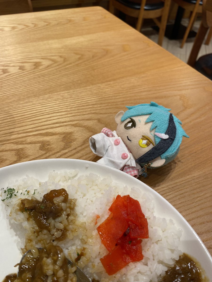 nuivinelle's tweet photo. what is it jeinui? you want me to feed you?
hey, don’t throw a tantrum in public 💢 https://t.co/AGgFr4a5Qo