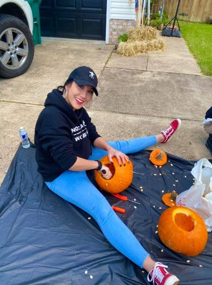 ladyofequity's tweet photo. Last year's Halloween 🎃 lol 🤪 https://t.co/aQ1wX3V38l