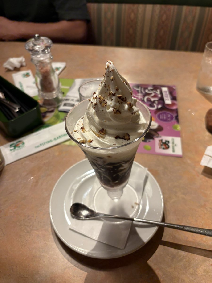 mchiki111's tweet photo. 家族でフライングガーデン行ってきた！
米大盛り4杯とデザート2個食べた^^
幸せ^^ https://t.co/C72hv3uON1