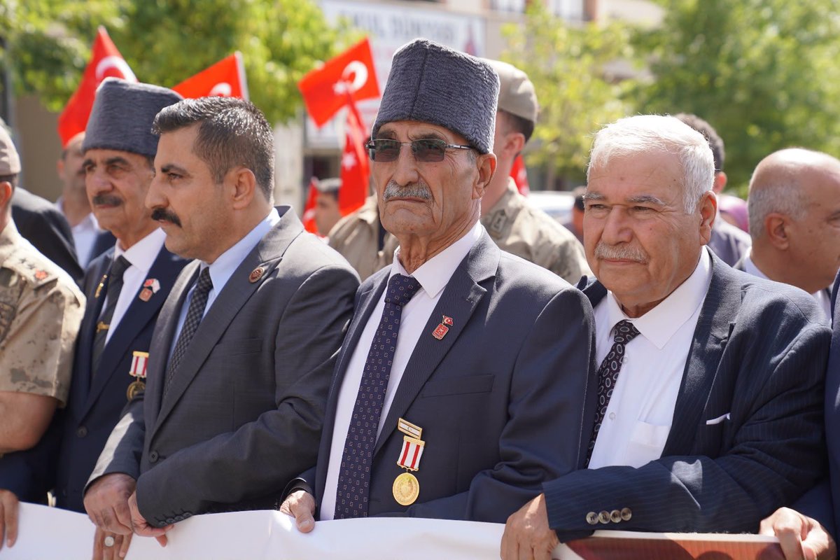 SirnakValiligi's tweet photo. Vatan için canını ortaya koyan kahraman gazilerimizi minnet ve saygıyla anıyoruz. https://t.co/Y85fQ1axTk