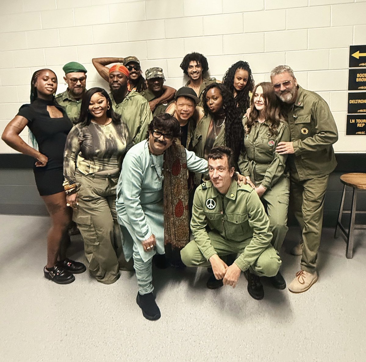 DamonUnofficial's tweet photo. Gorillaz in Orlando, Kia Center backstage 
posted by Seye https://t.co/zt8FhxV4XF