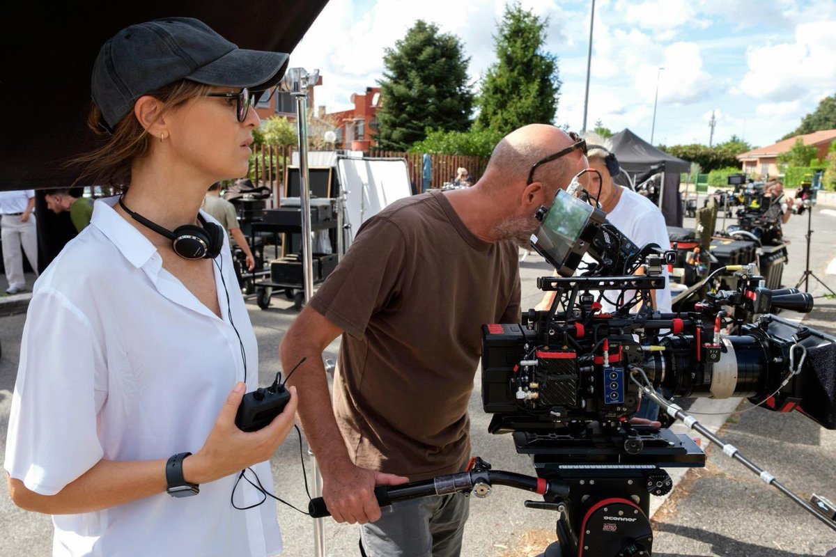 RBcasting's tweet photo. Sono iniziate a Roma le riprese del nuovo film di Paola Cortellesi. Ad annunciarlo su Instagram è Our Films, che produce la nuova pellicola dell’attrice e regista di “C’è ancora domani”. Il film uscirà nelle sale a Natale 2027.

📸 Our Films https://t.co/X1EK73EQUr