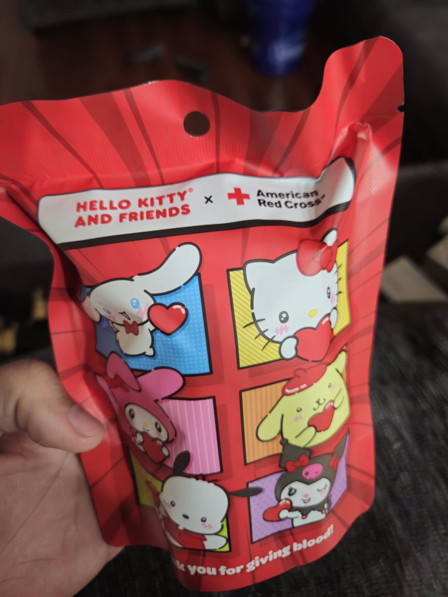 MirageZ_VT's tweet photo. Donated blood wed, fainted after cause blood sugar was low, but i got the goodies YIPPEEE https://t.co/F6wQ7u4Ea5