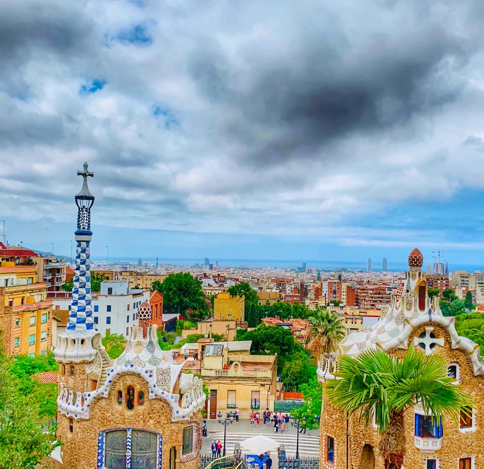 PattiKofmafj's tweet photo. Barcelona’s sunrise at Park Güell stole my heart—pink skies, Gaudí’s tiles, and that quiet buzz before the crowds. https://t.co/bjM22hPA5P