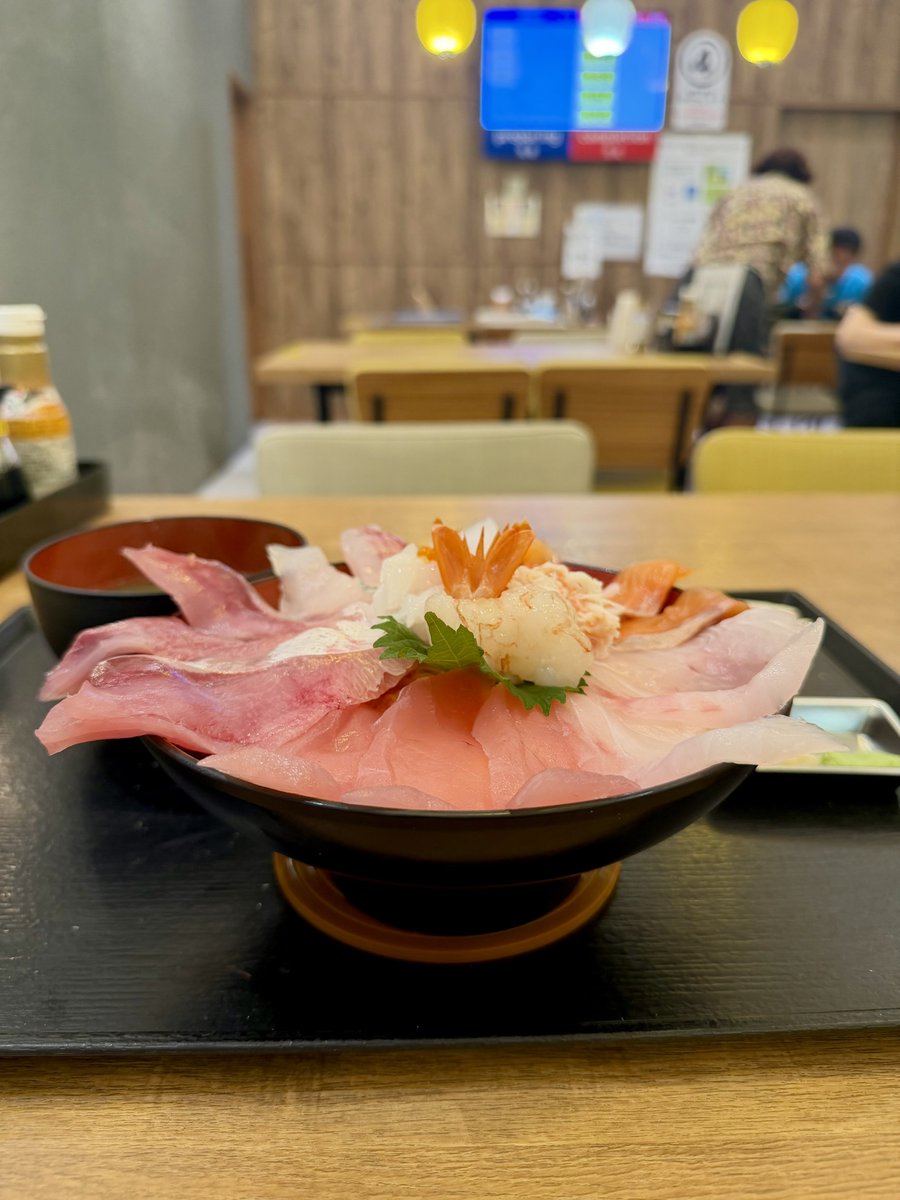 noda's tweet photo. 北陸放送機器展おわってとりあえず富山湾食堂へ🍽️ https://t.co/F1Nc1AY4eE