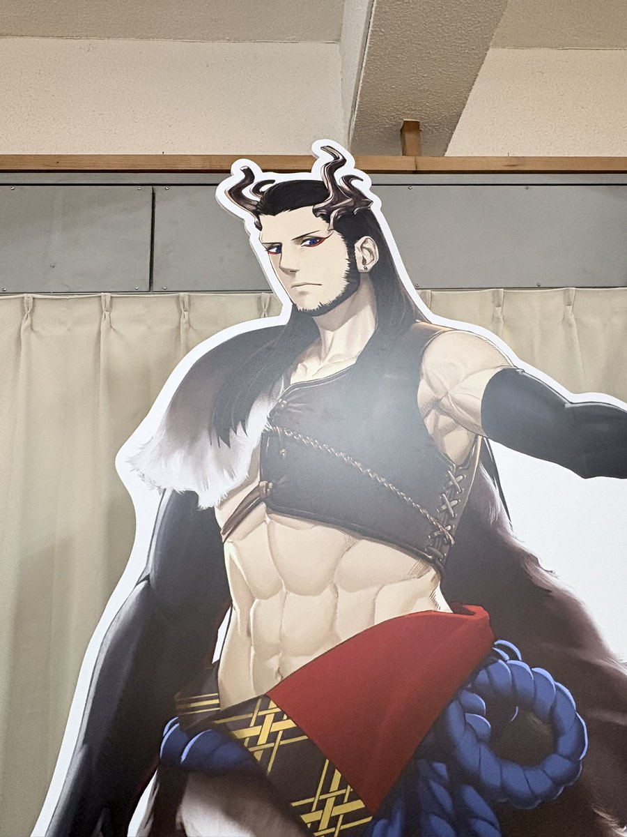 raika0409's tweet photo. 祢々切丸の立ち絵って審神者が低い位置にいる前提の視線だったんだなって https://t.co/YU0QwqKoxk