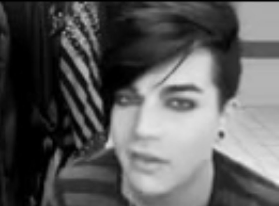 Anngreg67097884's tweet photo. Adam Lambert inspirational speech! https://t.co/irl9Pl0MCv via @YouTube. Can’t repost this enough Adam was awsome and brave things weren’t as accepted way back then it’s priceless should be shown much more 🌈👍🏻

Credit vid owner.    My screenshot https://t.co/rw2cXi3An4