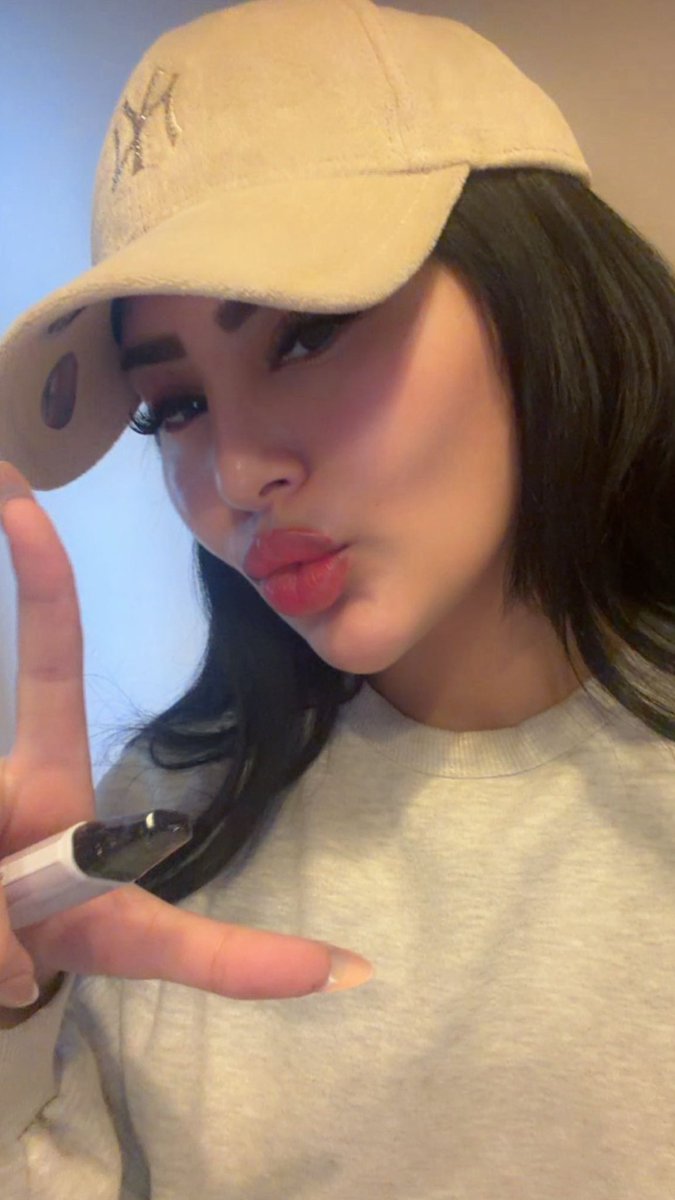 BRATXSOUHAILA's tweet photo. Doing meets &amp; drops today in Amsterdam 👸🏻 https://t.co/7JKBR5uwXq