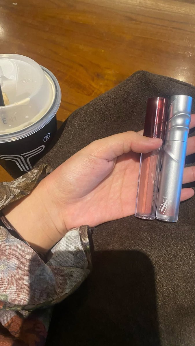 randrayja's tweet photo. gamau berenti racunin dua combo ini🫰🏻😭
karna finishnya memang secakep itu buat nutupin bibir hitamm! dan ini KARJIMUT FRIENDLY ya💅🏻
APPROVE✍🏻‼️￼ https://t.co/4OFaDXLx9f