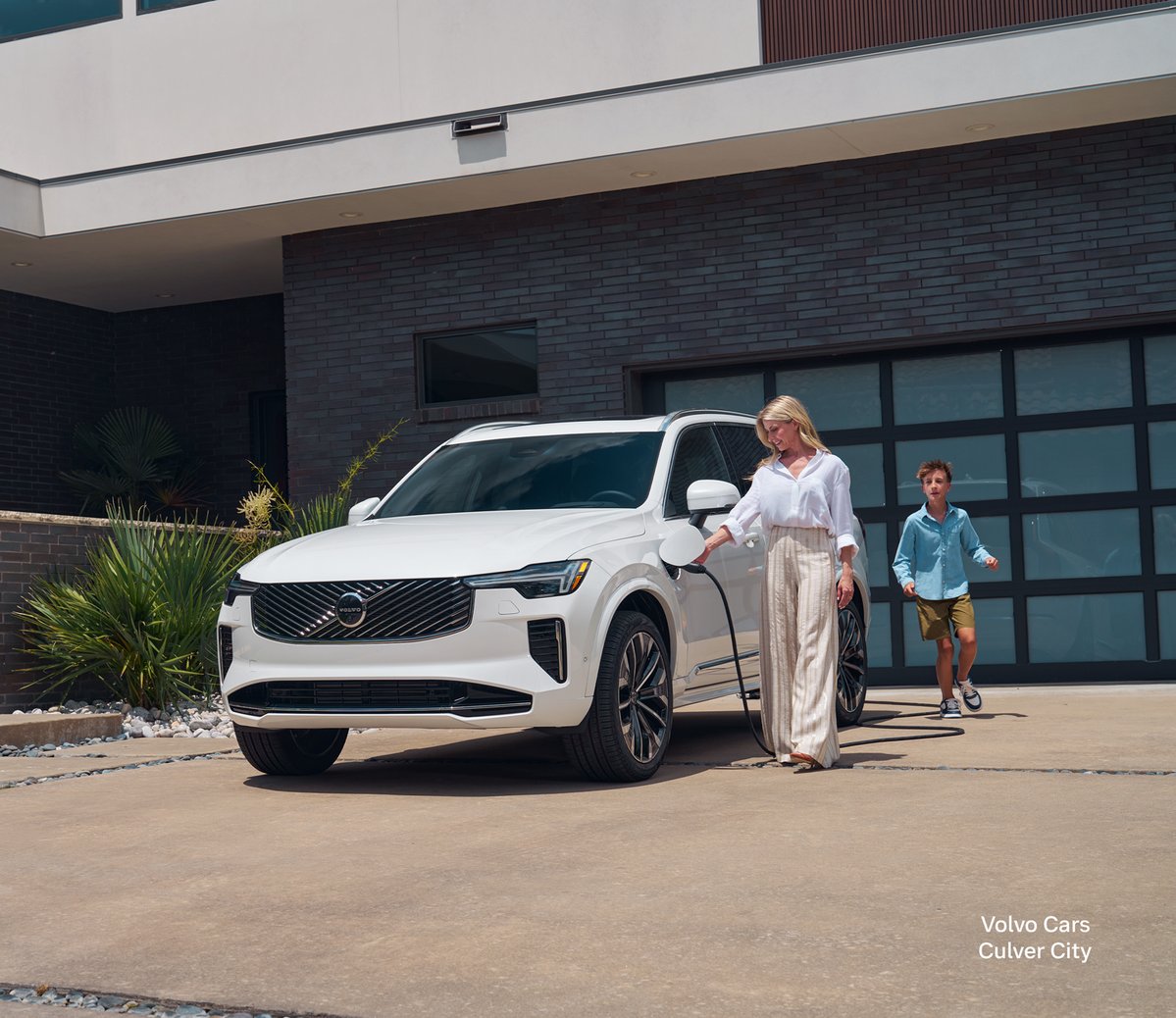 culvercityvolvo's tweet photo. 🎒🚙 Back to school, but make the morning commute a little more elevated.
Ready for a smarter school run? Schedule a test-drive: https://t.co/HXXbKCC9mb
#VolvoXC90 #XC90Recharge #PlugInHybrid #BackToSchool #VolvoCars #CulverCityVolvo #SchoolRun #VolvoLife https://t.co/JK8P26Nfta