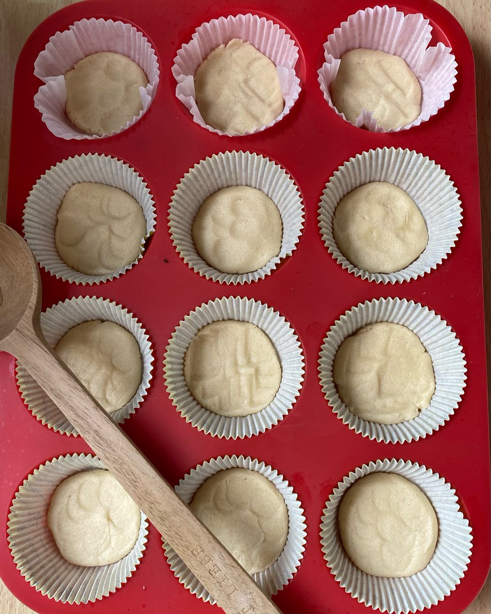 JoeannProvent's tweet photo. Apple cookies for breakfast. I fell out of bed again this morning, so what did I do? Baked, of course. The cookies turned out incredibly delicious in my red muffin tin. Dare to try—it might turn out great. Have a lovely Sunday evening. https://t.co/J7E3P7aTKp