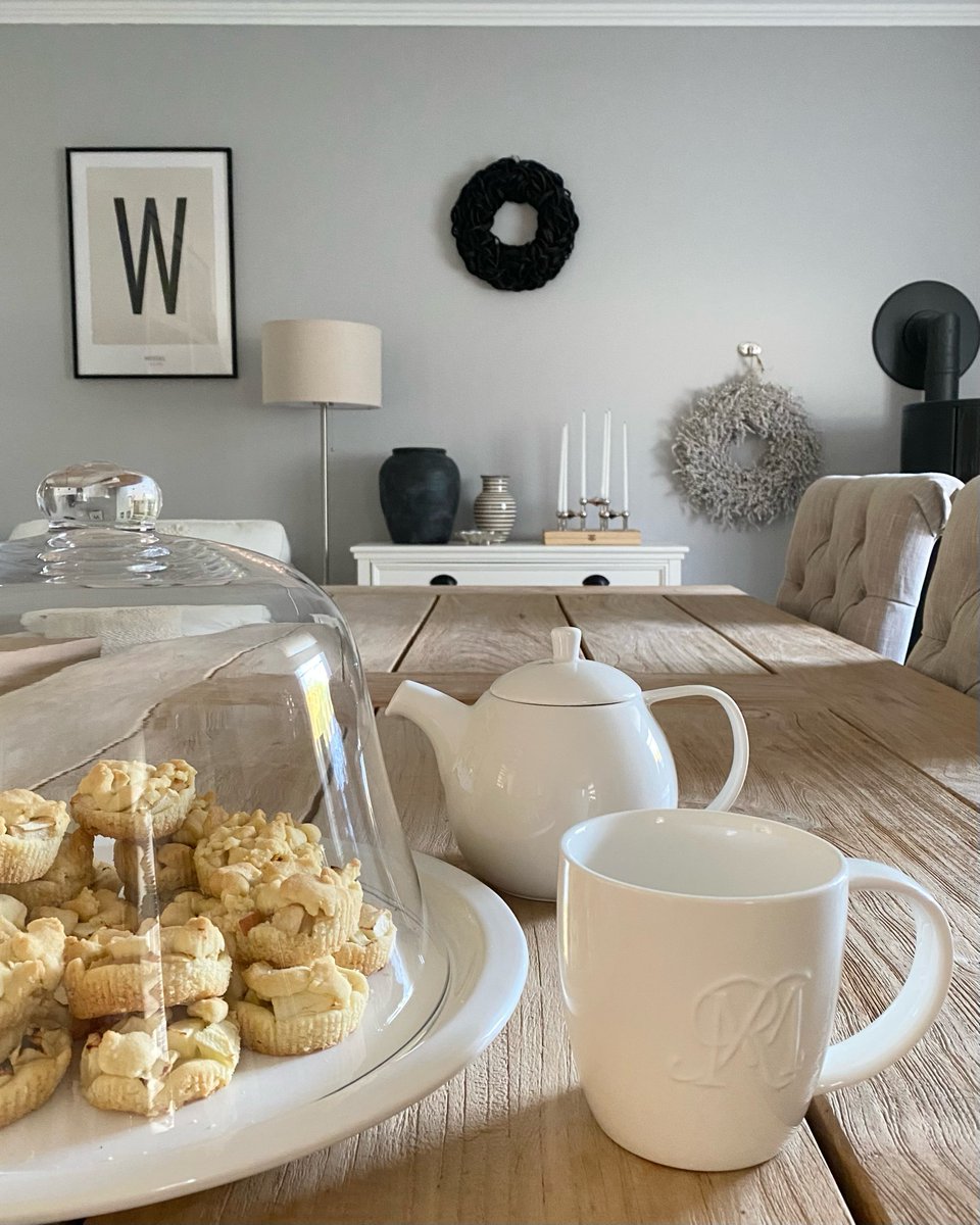 JoeannProvent's tweet photo. Apple cookies for breakfast. I fell out of bed again this morning, so what did I do? Baked, of course. The cookies turned out incredibly delicious in my red muffin tin. Dare to try—it might turn out great. Have a lovely Sunday evening. https://t.co/J7E3P7aTKp