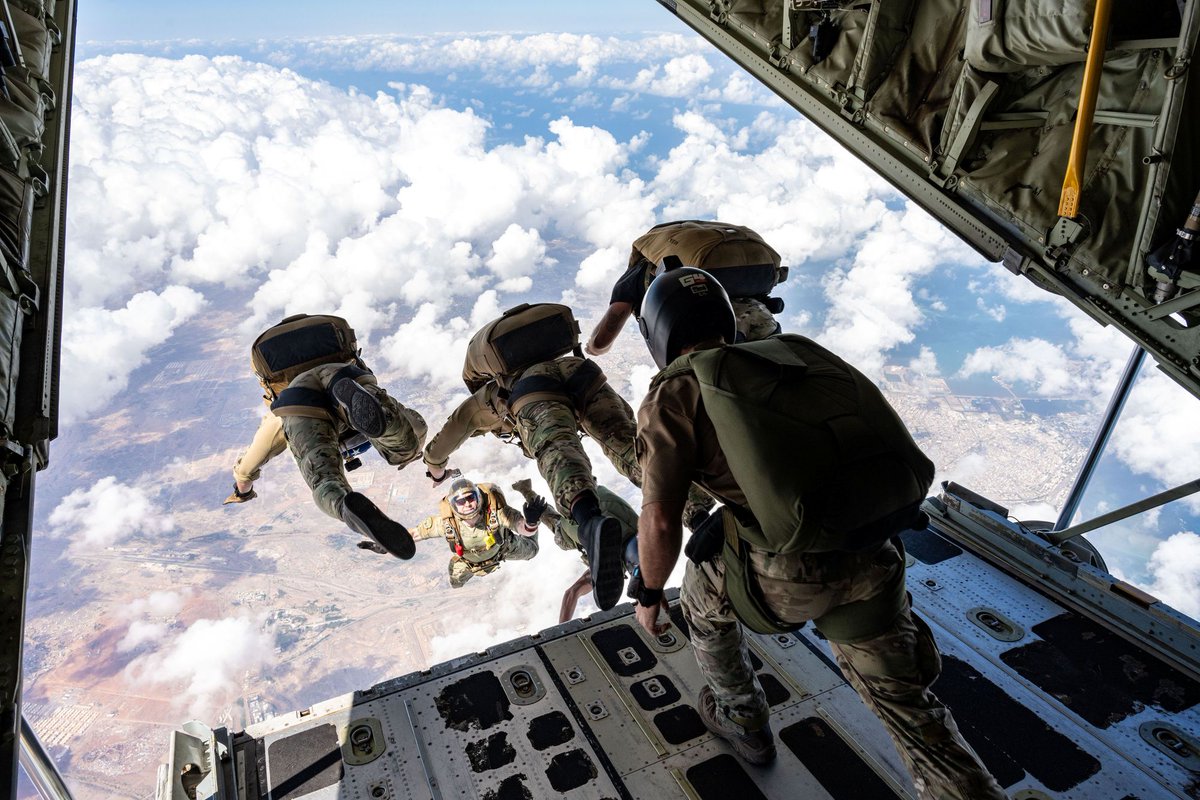 thejointstaff's tweet photo. On this day in 1947, @usairforce officially became an independent branch of the U.S. Military. We owe our enduring air superiority to the brave men and women throughout history who have dedicated their lives in service of this mission. https://t.co/nFmi2RfV2q