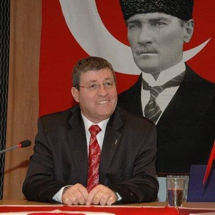 hkpgenelmerkez3's tweet photo. Tüm Öğretim Elemanları Derneği Genel Sekreteri Suay Karaman’a, 11 yıl önce yaptığı bir sosyal medya paylaşımı gerekçe gösterilerek “Cumhurbaşkanına hakaret” iddiasıyla dava açıldı.

HKP Ankara İl Örgütü olarak Suay Karaman’ın davasına destek ziyaretinde bulunduk. Duruşmada kendisinin yanında olduğumuzu ifade ettik.

Baskılara ve hukuksuzluklara karşı dayanışmamızı sürdüreceğiz.