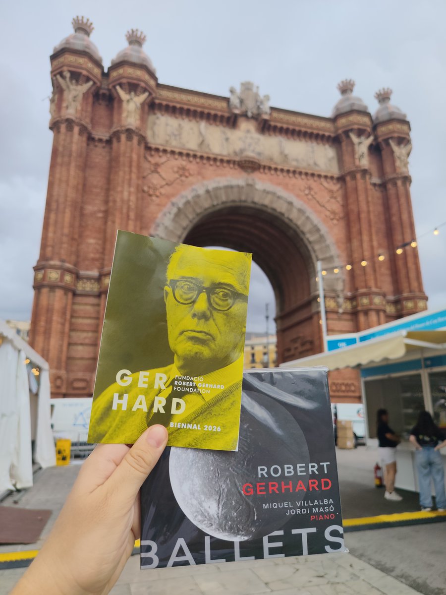 FRobertGerhard's tweet photo. 📚 Avui comença La Setmana del Llibre en Català i la música de Robert Gerhard també es llegeix!

Passeja per les parades i descobreix aquestes dues recomanacions "gerhardianes" imprescindibles: https://t.co/mi13PORYek