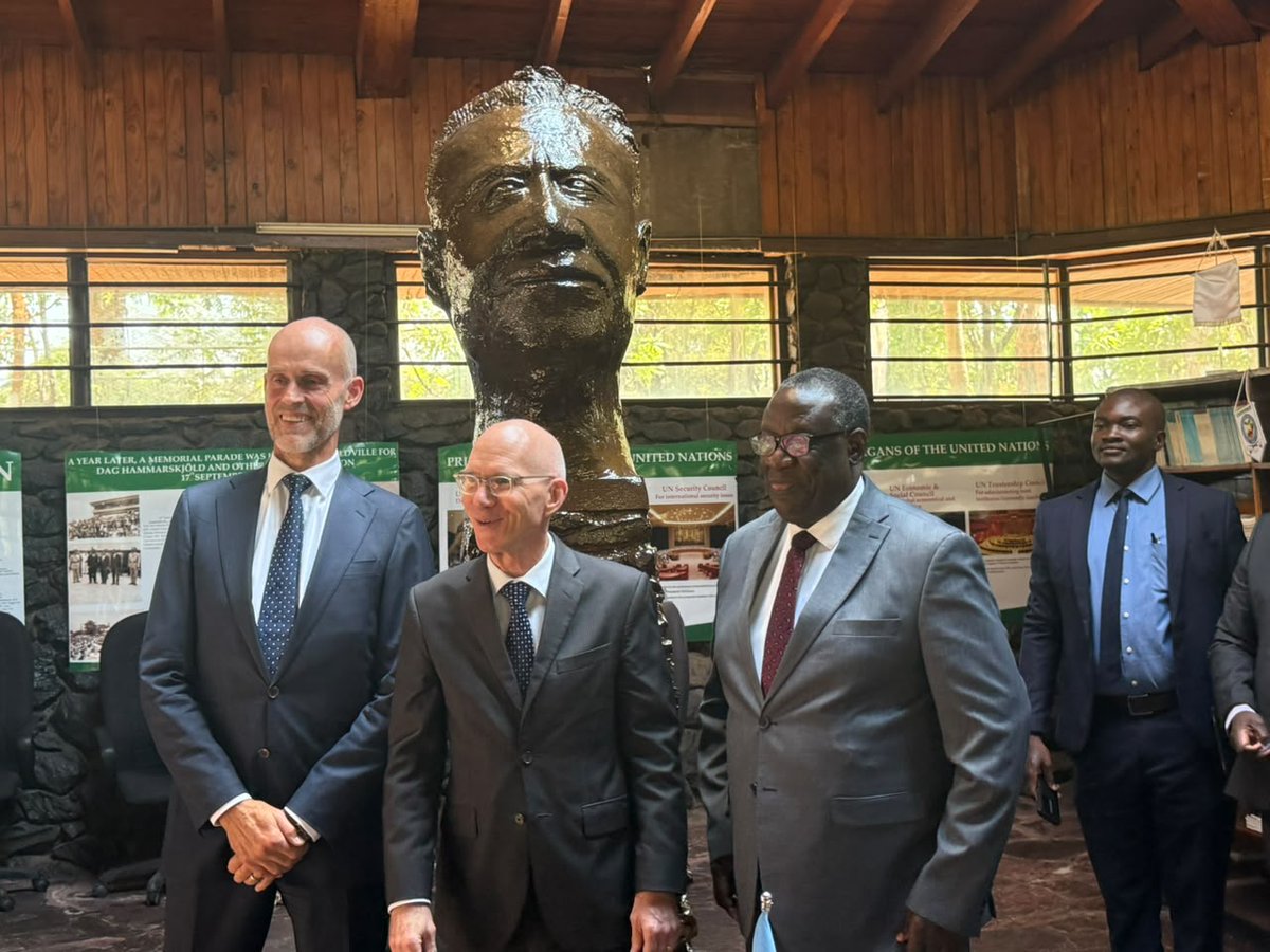 MONUSCO's tweet photo. À Ndola, 65 ans après la disparition de Dag #Hammarskjöld dans un accident d’avion, le RSSG James Swan lui a rendu hommage : « Honorer son héritage, c’est faire vivre les principes qu’il défendait, notamment le respect du droit international, même lorsque cela est difficile. » https://t.co/ySPemsbw9y