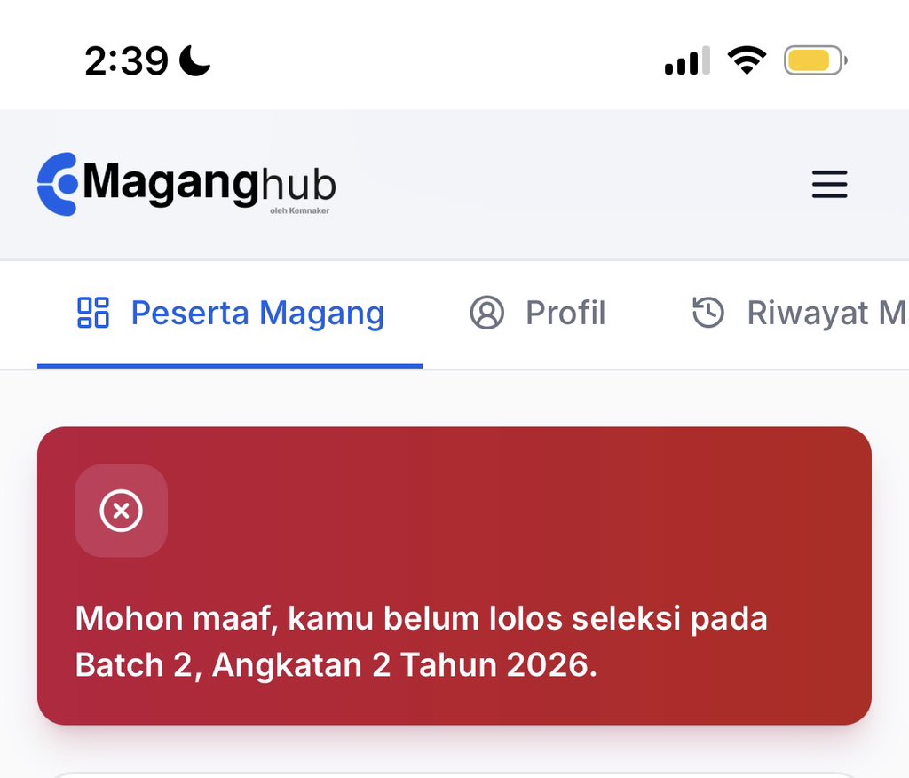 anothersshitt's tweet photo. temui aku dirasa sesalmu ya #maganghub 
btw warna merah warna cinta ko guys😀 https://t.co/hPvCA5uhGC