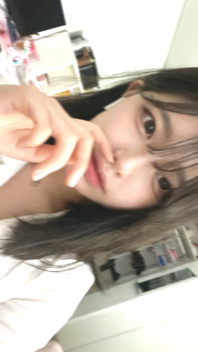 mimoeeeeeee's tweet photo. 왜 다 중딩때 사진만 좋아함! https://t.co/0CliRG9lHx