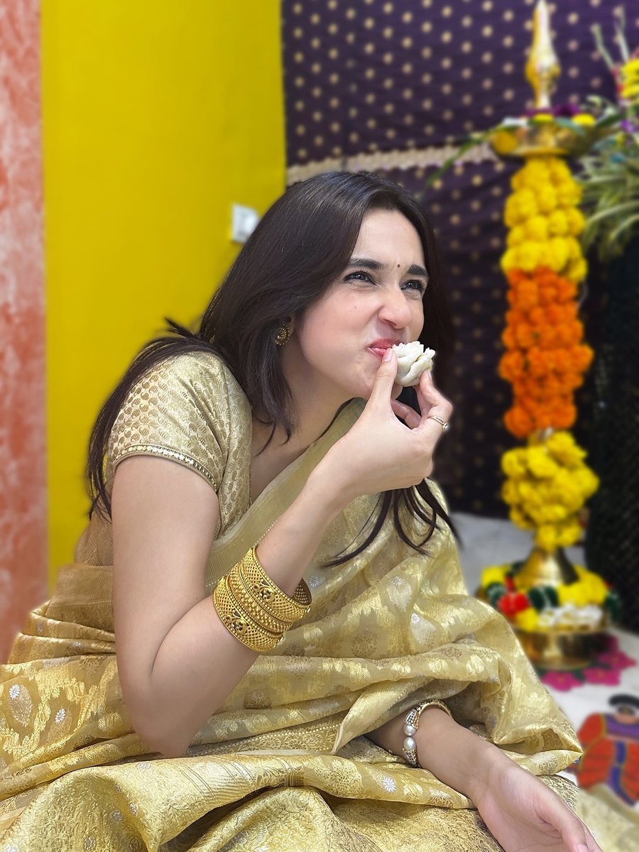 Nuveksha's tweet photo. Bappa knows modaks are my weak point😋 https://t.co/Vjm6sMjipM