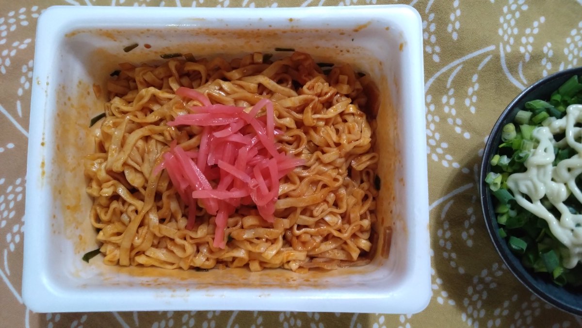 MLactose0000's tweet photo. ペヤング 力麺
ニンニクにら味噌味
全く焼きそばではないけど、うまい。
乗っているのは岩下の紅生姜。これまた合う。
#乳糖 #乳糖フリー #乳糖不耐症
#LactoseIntolerant #LactoseFree https://t.co/QNR5keHe5J