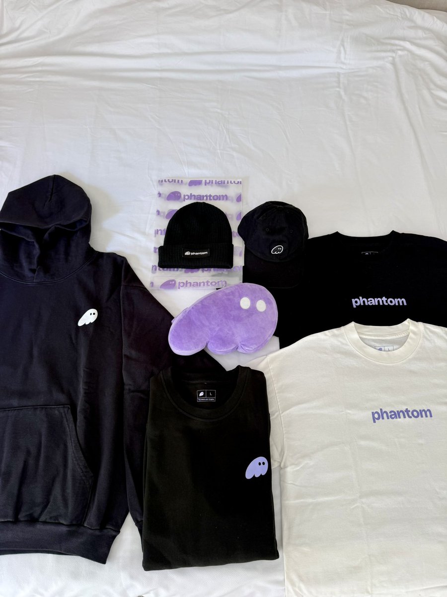 Carlitoswa_y's tweet photo. Got a care package 

Thank you, @phantom 📦 👻💜

$100 for anyone who guesses correctly with a quote of this, if I’ll be wearing black or white @TwoAgesOneChain today and has a phantom wallet. 

Bonus: https://t.co/VDWl0bGLEn https://t.co/wTDK1nDc8d