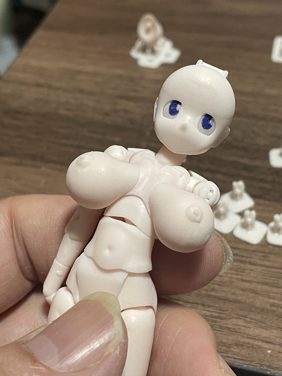 naitou0111's tweet photo. 巨乳パーツも開発中

PVC風レジンなのでまだ硬いがスイングでここまで広がる

乳揺れ・・程じゃあないが面白い🤣
左右には揺れる🫨
#オリジナル可動素体 https://t.co/nT7RoERAOc