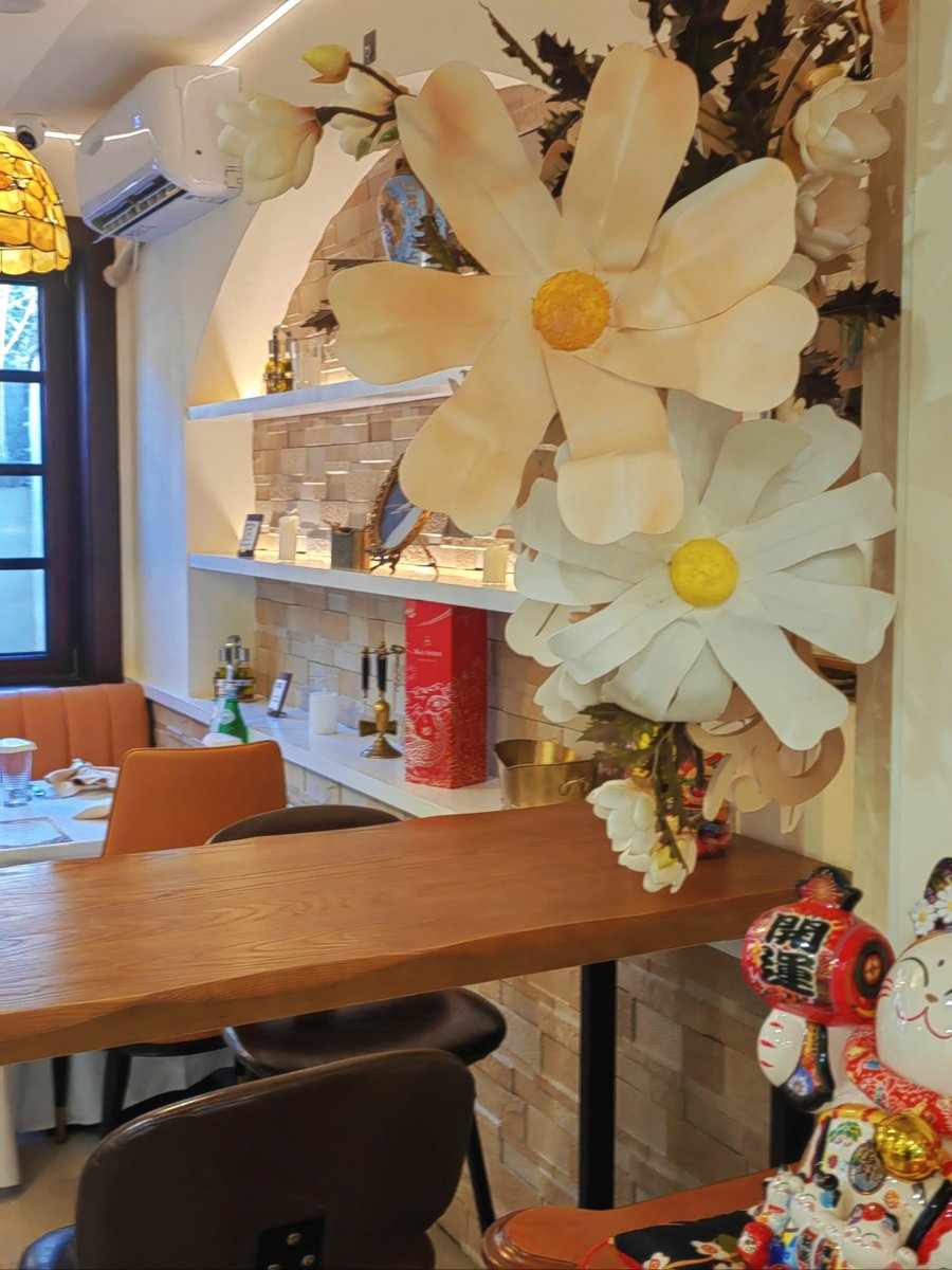 HyonConard's tweet photo. Descubrí una cafetería con café de origen único y pasteles artesanales que cambian cada semana — una nueva sorpresa cada vez! https://t.co/zgsTN66XgZ