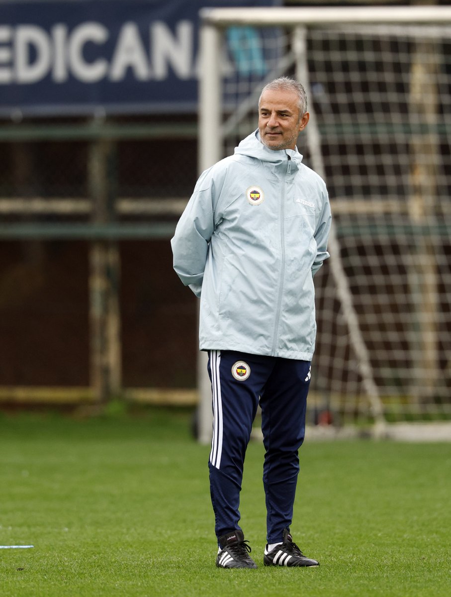 Fenerbahce's tweet photo. 📸 Günün antrenmanından fotoğraflar. 

#FBvEYP https://t.co/jIIVtTBmTe