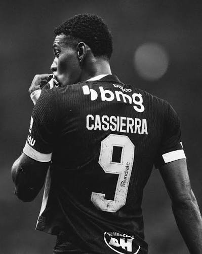 AlexCAM49's tweet photo. Que tal parar de ir em pilha errada e dar apoio ao Lyanco?
Porra, uma cambada descascando os caras sem dó.
Tem Chape e RB, volta por cima.
Agora é hora do apoio. Quem chegou, chegou.
O q se ganha humilhando o Cassiera agora?
Fase de cobrar passou.
@Atletico ja tem inimgo demais. https://t.co/K5MgKXkUZD