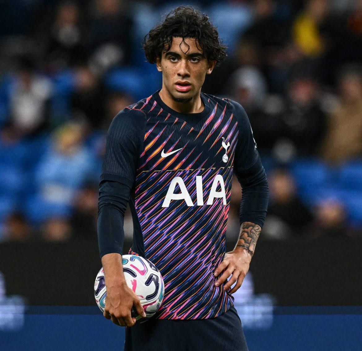 HotspurLane's tweet photo. 🚨🎙️ #THFC boss Roberto De Zerbi on Luca Williams-Barnett: 👀

"We have to understand when there is the best situation for him and the team also. It is a different job to manage the young, young player. Especially when the young player has the top potential. 💫

You can't put them in a bad situation but you can't forget them, Luca and Malachi (Hardy), but you have to find the right moment.” 🤝

Should Luca Williams-Barnett be given first team opportunities this season? 🤷‍♂️