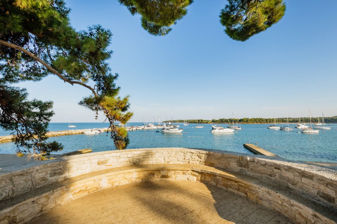 ColoursofIstria's tweet photo. Pause for a moment and enjoy the endless beauty of #Novigrad’s sea. 🌊☀ https://t.co/jAti4dTooM