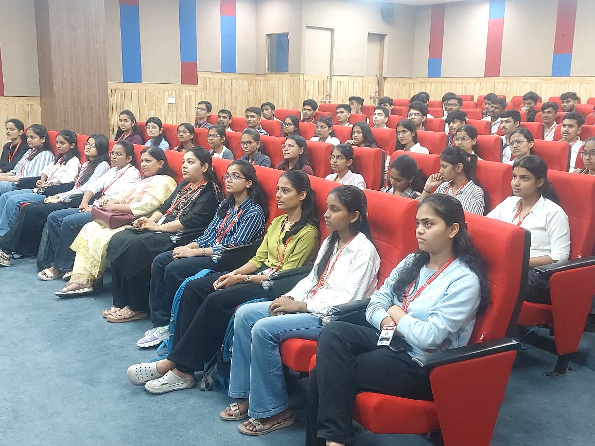 STPIPune's tweet photo. STPI-Pune organized an industrial visit for the students and faculties of Modern Engineering College, Pune wherein they were briefed about STPI services &amp; also explained role of #STPICoEs in fostering #startupsecosystem.

#STPIINDIA
@stpiindia @arvindtw https://t.co/GApHF91VJO