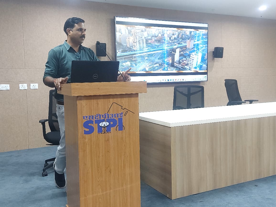 STPIPune's tweet photo. STPI-Pune organized an industrial visit for the students and faculties of Modern Engineering College, Pune wherein they were briefed about STPI services &amp; also explained role of #STPICoEs in fostering #startupsecosystem.

#STPIINDIA
@stpiindia @arvindtw https://t.co/GApHF91VJO