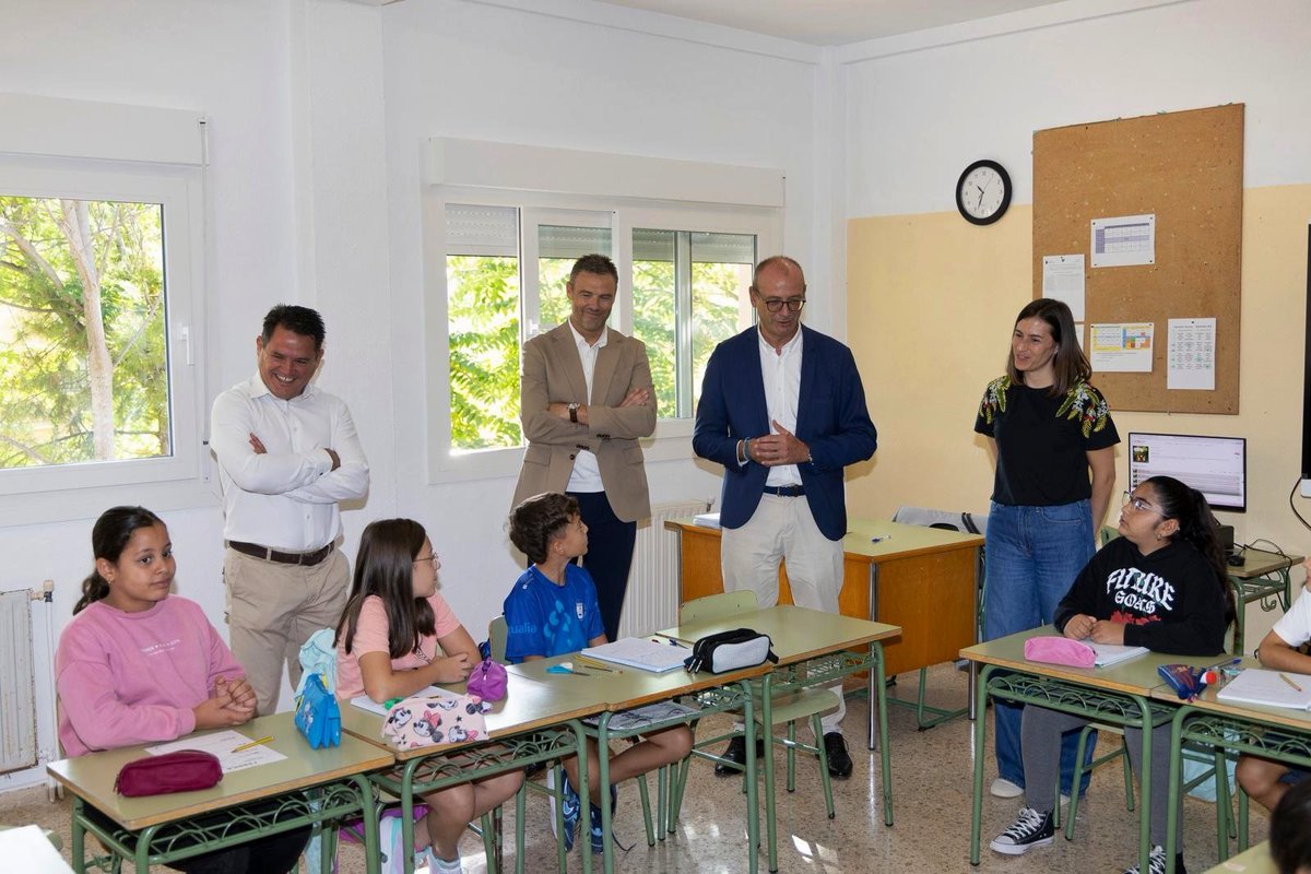 AytodeCaravaca's tweet photo. 👩🏫 #Barranda inicia el curso escolar con su colegio renovado tras una inversión de 330.000 euros
El Gobierno regional ha invertido este verano un millón de euros en actuaciones de mejora en los centros educativos de #Caravaca: https://t.co/Umyosdv2P0 https://t.co/Qwo2qU9fWB