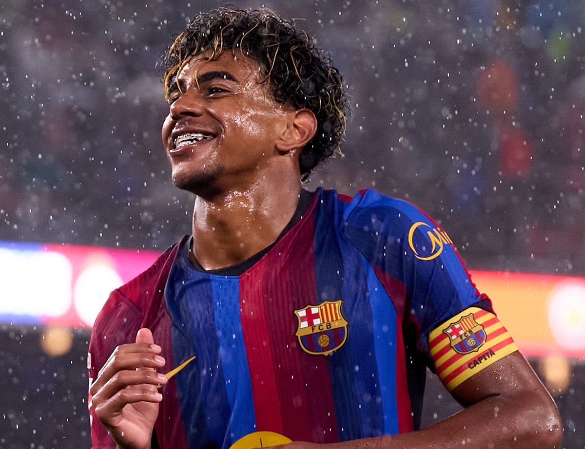 Somhiseremfcb's tweet photo. 🗣️Lamine Yamal: “El problema ahora es que la gente está valorando cosas que no ayudan a ganar el Balón de Oro. Cuando dicen que un jugador del PSG tiene que ganarlo porque ganaron la Champions League” 

“Cuando ganas la Champions League, te dan el trofeo de la Champions League, que es para el mejor equipo, y el premio que tiene el PSG. Otra cosa muy diferente es que en el PSG haya el mejor jugador del mundo” 

“El Balón de Oro tiene que dárselo al mejor jugador del mundo y punto. No a un jugador que simplemente marca 80 goles, porque cuando marcas 80 goles te dan el premio de ‘máximo goleador’ de la temporada” 

“Son cosas diferentes que la gente no está entendiendo. El mejor jugador del mundo es aquel que tú, como comentarista, estás viendo el partido y lo estás disfrutando, es diferente de todos”