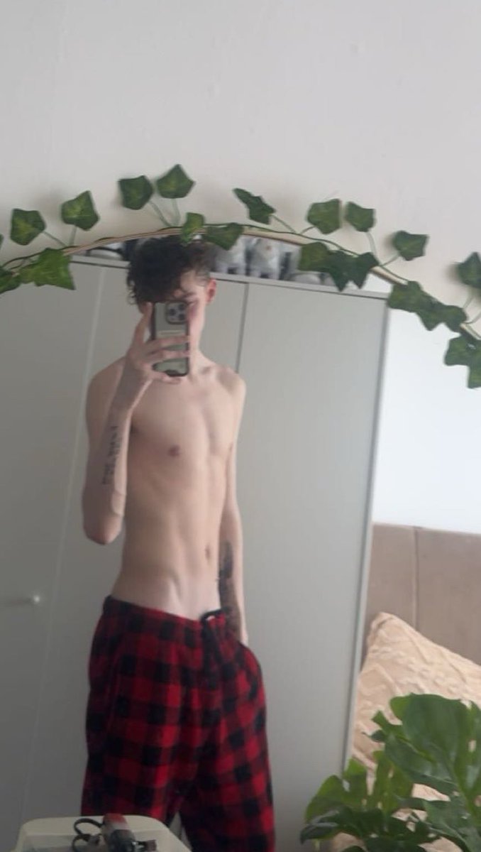 kylethetwinkof's tweet photo. message me for content 😘
#gay #nsfw #sellingcontent #sellingfeet #buyingcontent𝗠𝗘𝗦𝗦𝗔𝗚𝗘 https://t.co/HzVxiBHmEf