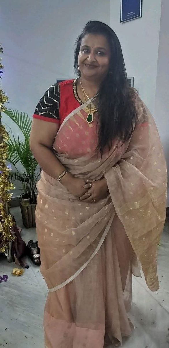pombala69's tweet photo. Nalla kolutha mundaiya irukaa . Vachu kulunga kulunga okkalam💦💦💦🥵.. Othaa thoppaiya pudichu okkanumPaahhh .... Ivalalam n🥵🥵🥵imolaiyaa paaru othaa pinnala ninnu ava molaiyaa amite kalutha sappi ktte kuthanum ava tight kundi ottailaaa💦💦🥵 https://t.co/dmOVf0bVRV