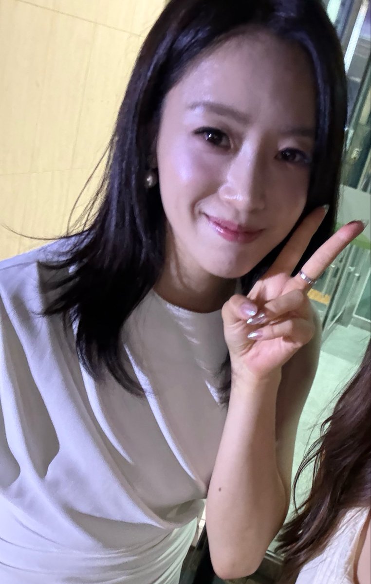yoh91vv's tweet photo. 나 울산가서 함은정 언니 억자만추함 ㅎㅎ https://t.co/foZDTxv07y