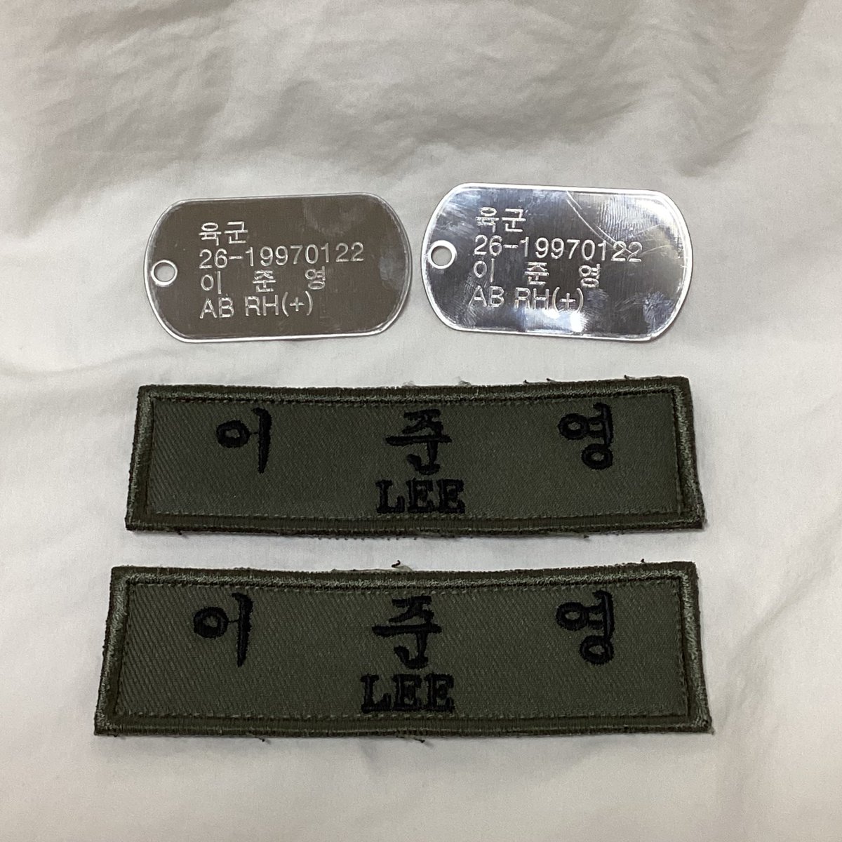 sole_2JY's tweet photo. 이준영 군번줄 &amp; 명찰🫡🫡
선생님들께 나눔하고 싶은데..
아는 선생님이 없어요....

혹시 받고 싶은 선생님 계신가요??

#이준영 #군번줄 #명찰 #포핸즈 #최정요 https://t.co/Rzn9vYkikI