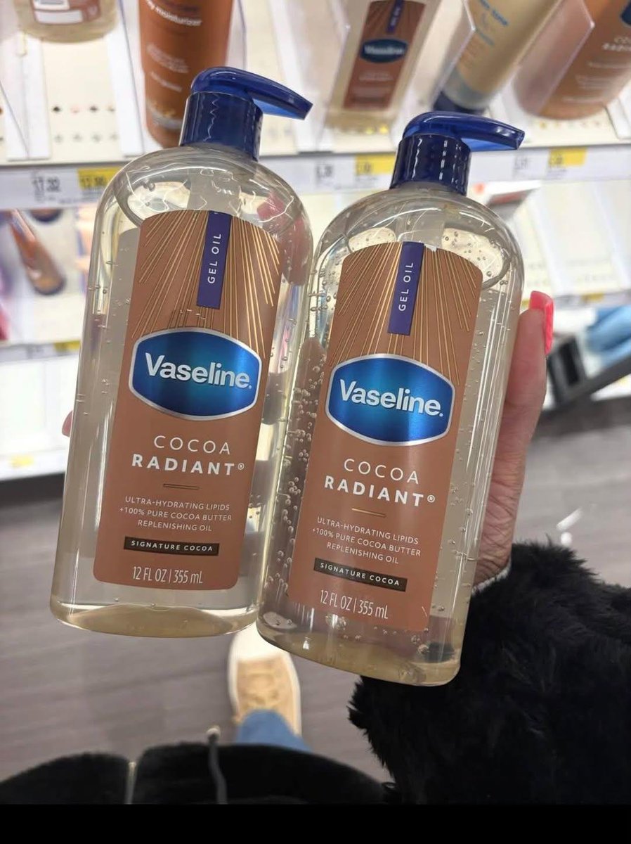 rainyychaa's tweet photo. diracunin mbak Guardian katanya ini body oil rahasia biar wangi parfum nempel seharian 😭🙏🏻

plus ngelembapin kulit jugaa!! https://t.co/lH4uD611Da