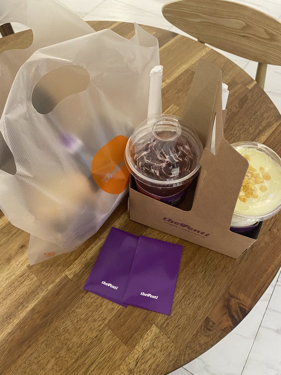 Beyond8991's tweet photo. Sobrang FOMO. Sumugod sa TheVenti in the middle of my shift. HAHAHAHAHAHUHUHU https://t.co/HvcU8xyrhO