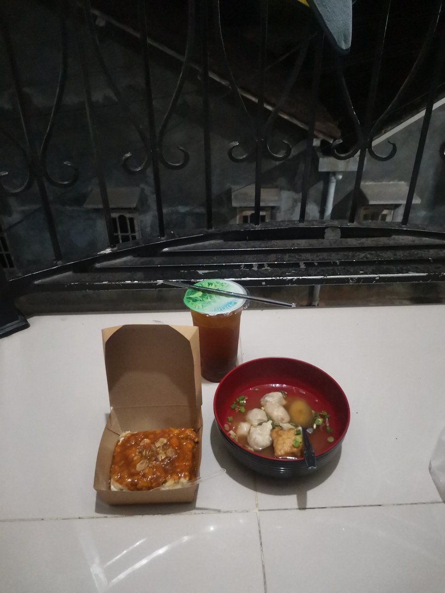 bublegum_yummy's tweet photo. Amunisi habis nangis sesenggukan semdirian di kos, https://t.co/OJoayJXkP5