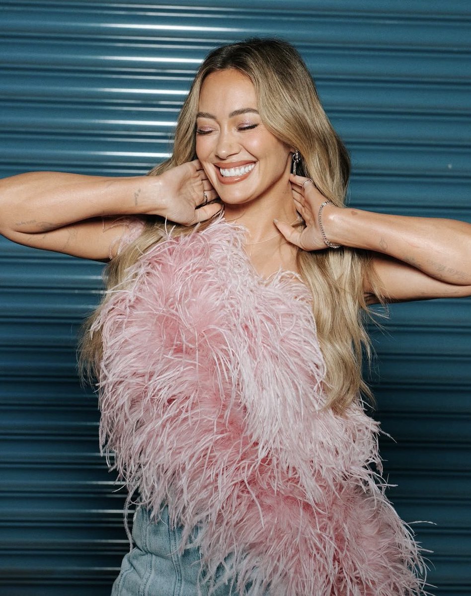 hilaryfeeds's tweet photo. obsessed with hilary duff ̊ ⋆. 𐙚 https://t.co/50JhQlONEK